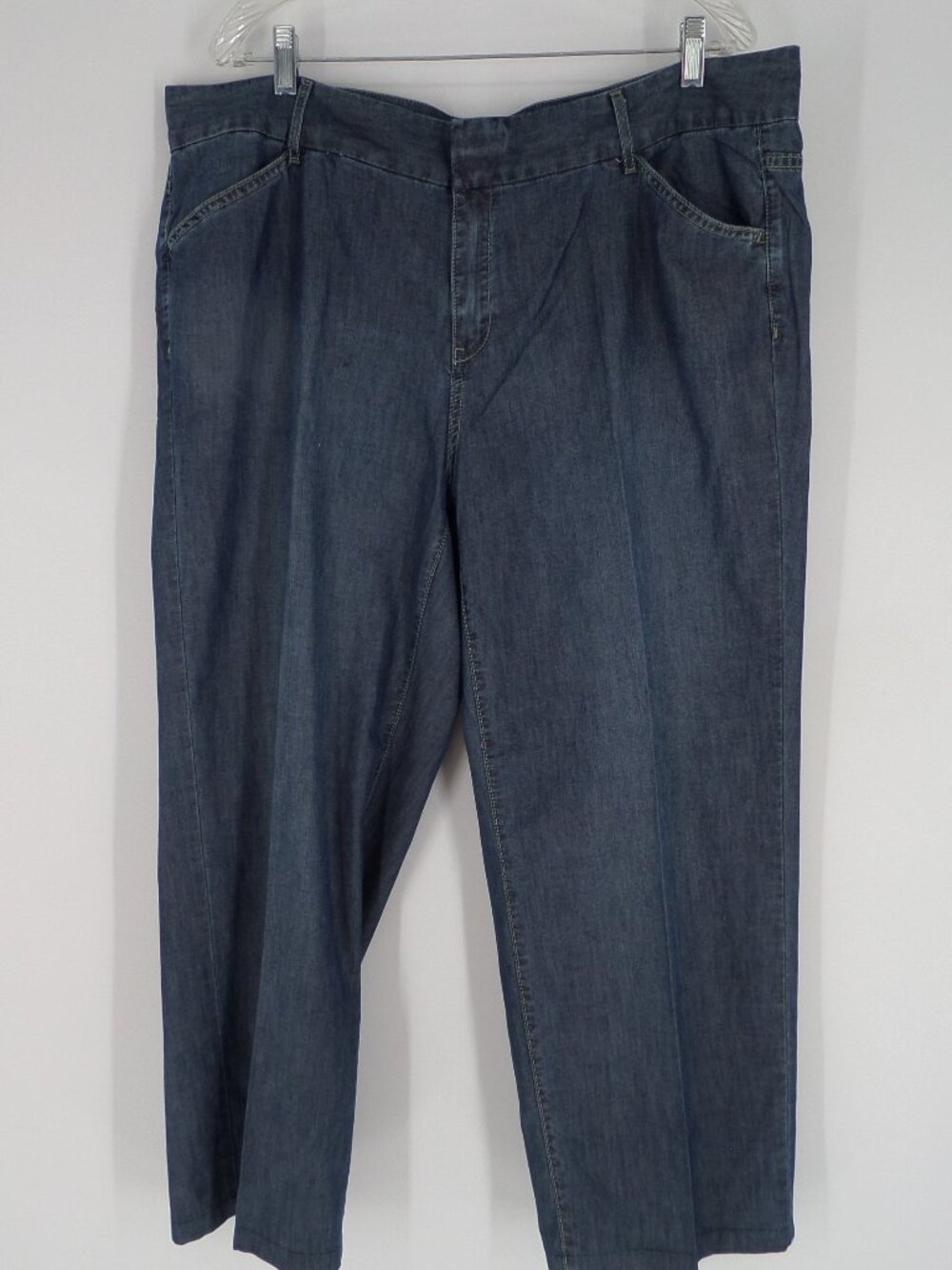 Liz Claiborne Woman's Lightweight Jeans Size 18 NWOT